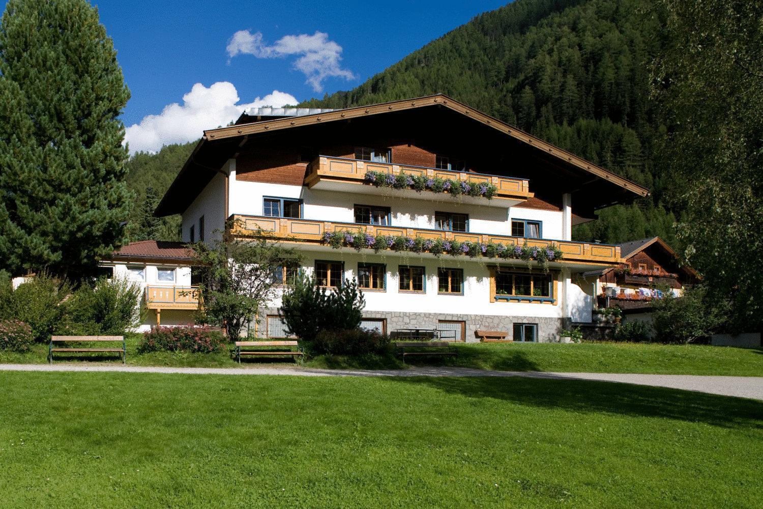 Guest house Alpina 3*